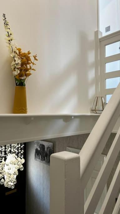 Cheerful 3 Bedroom Townhouse With Free Parking. ビラリキー エクステリア 写真