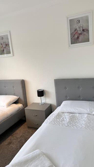 Cheerful 3 Bedroom Townhouse With Free Parking. ビラリキー エクステリア 写真