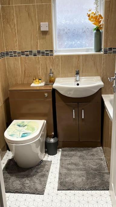Cheerful 3 Bedroom Townhouse With Free Parking. ビラリキー エクステリア 写真