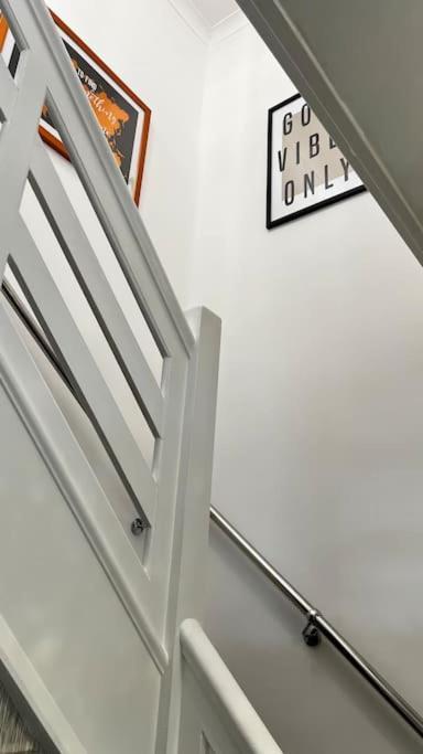Cheerful 3 Bedroom Townhouse With Free Parking. ビラリキー エクステリア 写真