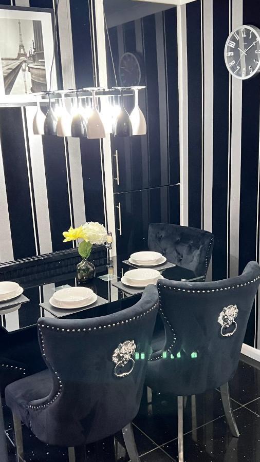Cheerful 3 Bedroom Townhouse With Free Parking. ビラリキー エクステリア 写真